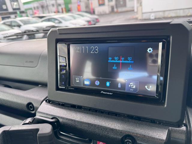 ジムニー ＸＣ　５速マニュアルターボ／ディスプレイオーディオ／セーフティサポート／クルコン／ＬＥＤヘッドライト／ハイビームアシスト／シートヒーター／スマートキー／プッシュスタート／アップルあんしんライト保証１年付（4枚目）