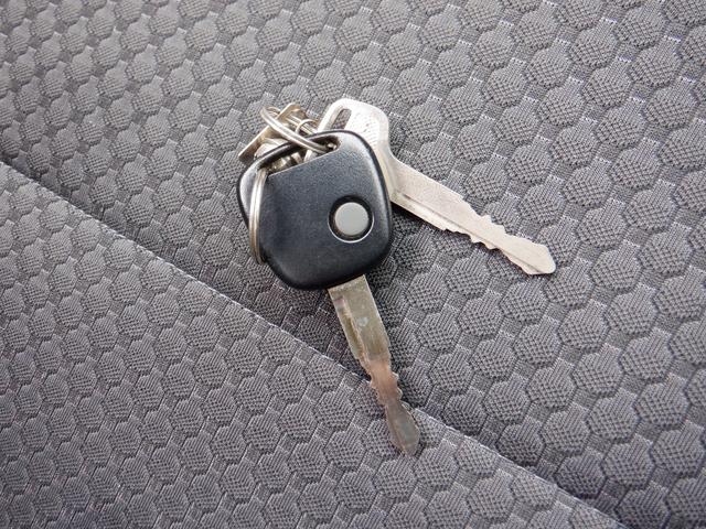 キャリイトラック ＫＸ　４ＷＤ　５速マニュアル　デフロック　作業灯　ＬＥＤヘッドライト　フォグランプ　キーレス　パワーウインドウ　ＣＤ　社外アルミ（32枚目）