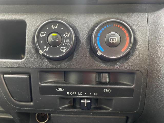 レジアスエースバン ロングＤＸ　ＧＬパッケージ　４ＷＤ・カロッツェリアメモリーナビフルセグテレビ・ＣＤ・ＤＶＤ・Ｂｌｕｅｔｏｏｔｈ・バックカメラ・社外１７インチ・ＳＯＲＥＸヒッチメンバー・リヤヒーター・キーレス・寒冷地仕様・６人乗り（55枚目）