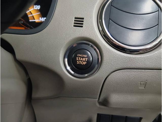 スマートキーシステム＆プッシュエンジンスタートシステム、エンジン始動・停止をワンタッチで行え、キーのロックまでドアノブに触れる事でワンタッチ操作で行うことが出来ます☆