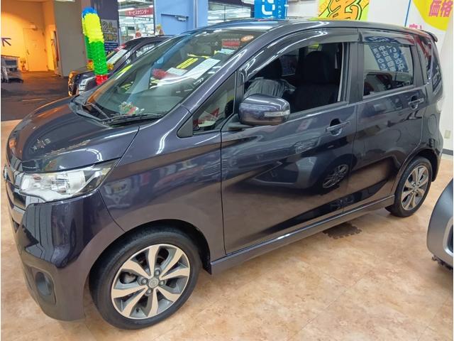 デイズ ハイウェイスター　Ｇターボ　ターボ・４ＷＤ・カロッエリアメモリーナビフルセグテレビ・アラウンドビューモニター・Ｂｌｕｅｔｏｏｔｈ・ＤＶＤ・ＣＤ・運転席シートヒーター・インテリジェントキー・プッシュスタート・キセノンライト（4枚目）