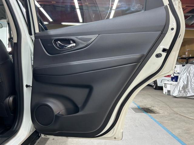 エクストレイル ２０Ｘ　ハイブリッド　エマージェンシーブレーキＰ　４ＷＤ・純ＳＤナビフルセグテレビ・ＣＤ・ＤＶＤ・バックモニター・横滑り防止装置・衝突軽減ブレーキ・レーンアシスト・クリアランスソナー・ヒルディセントコントロール・フロントシートヒーター・キセノンライト（43枚目）