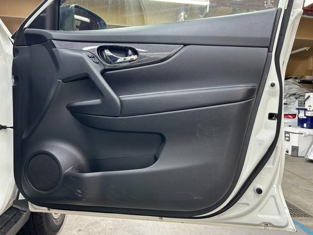 エクストレイル ２０Ｘｔｔ　エマージェンシーブレーキパッケージ　４ＷＤ・純正ＳＤナビフルセグＴＶ・Ｂｌｕｅｔｏｏｔｈ・アラウンドビューモニター・クルコン・シートヒーター・ＥＴＣ・ブラインドスポットモニター・パワーバックドア・横滑り防止装置・衝突軽減ブレーキ（41枚目）