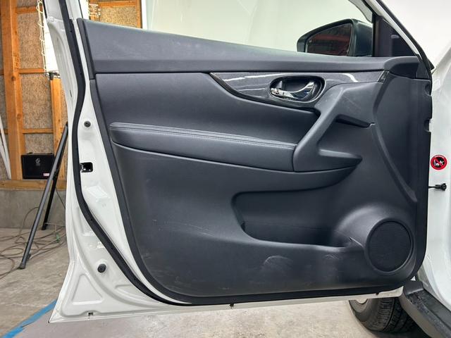 エクストレイル ２０Ｘｔｔ　エマージェンシーブレーキパッケージ　４ＷＤ・純正ＳＤナビフルセグＴＶ・Ｂｌｕｅｔｏｏｔｈ・アラウンドビューモニター・クルコン・シートヒーター・ＥＴＣ・ブラインドスポットモニター・パワーバックドア・横滑り防止装置・衝突軽減ブレーキ（42枚目）