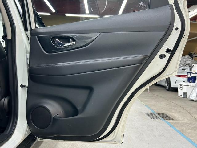 エクストレイル ２０Ｘｔｔ　エマージェンシーブレーキパッケージ　４ＷＤ・純正ＳＤナビフルセグＴＶ・Ｂｌｕｅｔｏｏｔｈ・アラウンドビューモニター・クルコン・シートヒーター・ＥＴＣ・ブラインドスポットモニター・パワーバックドア・横滑り防止装置・衝突軽減ブレーキ（43枚目）