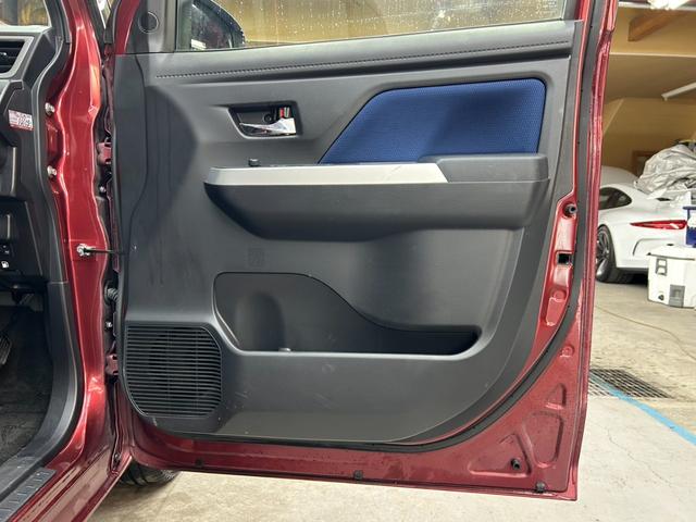 ルーミー カスタムＧ　４ＷＤ・純正ＳＤナビフルセグＴＶ・Ｂｌｕｅｔｏｏｔｈ・バックカメラ・両側パワースライドドア・クルコン・シートヒーター・ＥＴＣ・衝突軽減ブレーキ・横滑り防止装置・クリアランスソナー・アイドリングストップ（41枚目）