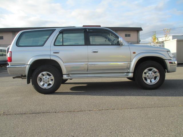 ハイラックスサーフ ＳＳＲ－Ｘ　Ｖセレクション　３０００ＣＣディーゼルターボ　切り替え付き４ＷＤ　フルノーマル車　社外セキュリティー　寒冷地仕様車　社外ＣＤプレイヤー　ドライブレコーダー（前後）　タイミングベルト交換済　禁煙車　夏冬タイヤ付き（5枚目）