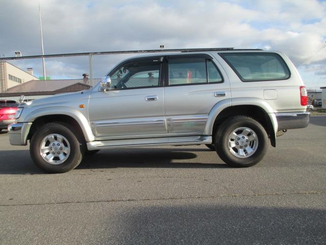 ハイラックスサーフ ＳＳＲ－Ｘ　Ｖセレクション　３０００ＣＣディーゼルターボ　切り替え付き４ＷＤ　フルノーマル車　社外セキュリティー　寒冷地仕様車　社外ＣＤプレイヤー　ドライブレコーダー（前後）　タイミングベルト交換済　禁煙車　夏冬タイヤ付き（9枚目）