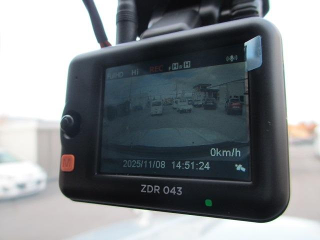 ハイラックスサーフ ＳＳＲ－Ｘ　Ｖセレクション　３０００ＣＣディーゼルターボ　切り替え付き４ＷＤ　フルノーマル車　社外セキュリティー　寒冷地仕様車　社外ＣＤプレイヤー　ドライブレコーダー（前後）　タイミングベルト交換済　禁煙車　夏冬タイヤ付き（30枚目）
