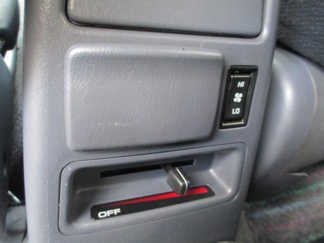 ハイラックスサーフ ＳＳＲ－Ｘ　Ｖセレクション　３０００ＣＣディーゼルターボ　切り替え付き４ＷＤ　フルノーマル車　社外セキュリティー　寒冷地仕様車　社外ＣＤプレイヤー　ドライブレコーダー（前後）　タイミングベルト交換済　禁煙車　夏冬タイヤ付き（34枚目）