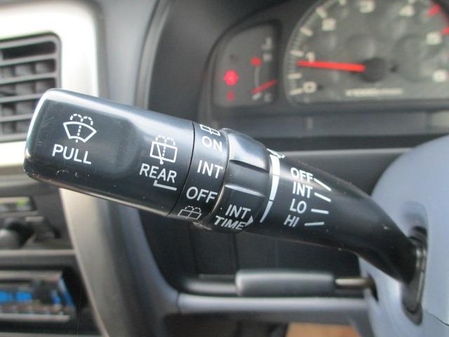 ハイラックスサーフ ＳＳＲ－Ｘ　Ｖセレクション　３０００ＣＣディーゼルターボ　切り替え付き４ＷＤ　フルノーマル車　社外セキュリティー　寒冷地仕様車　社外ＣＤプレイヤー　ドライブレコーダー（前後）　タイミングベルト交換済　禁煙車　夏冬タイヤ付き（35枚目）