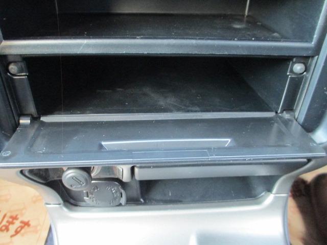 ハイラックスサーフ ＳＳＲ－Ｘ　Ｖセレクション　３０００ＣＣディーゼルターボ　切り替え付き４ＷＤ　フルノーマル車　社外セキュリティー　寒冷地仕様車　社外ＣＤプレイヤー　ドライブレコーダー（前後）　タイミングベルト交換済　禁煙車　夏冬タイヤ付き（41枚目）