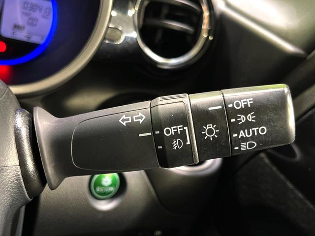 G・Lパッケージ 4WD 電動スライドドア HIDヘッドライト 横滑り防止装置 スマートキー オートライト オートエアコン ステアリングスイッチ リアシートスライド ベンチシート チップアップシート 純正CDオーディオ(6枚目)