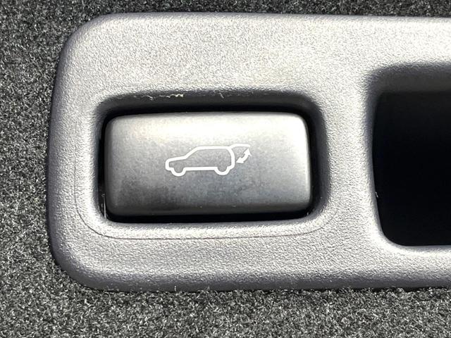 ハリアーハイブリッド プレミアム　４ＷＤ　メーカーナビ　電動リアゲート　寒冷地仕様　バックカメラ　衝突軽減　レーダークルーズ　パワーシート　ドラレコ　ＬＥＤシーケンシャルライト　オートハイビーム　ウッドコンビステアリング（8枚目）