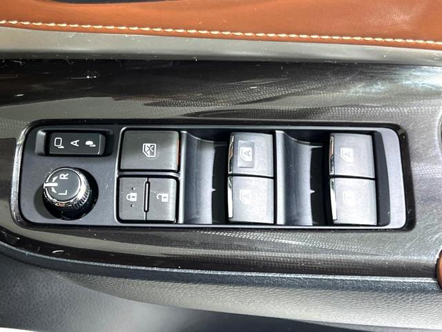 ハリアーハイブリッド プレミアム　４ＷＤ　メーカーナビ　電動リアゲート　寒冷地仕様　バックカメラ　衝突軽減　レーダークルーズ　パワーシート　ドラレコ　ＬＥＤシーケンシャルライト　オートハイビーム　ウッドコンビステアリング（61枚目）