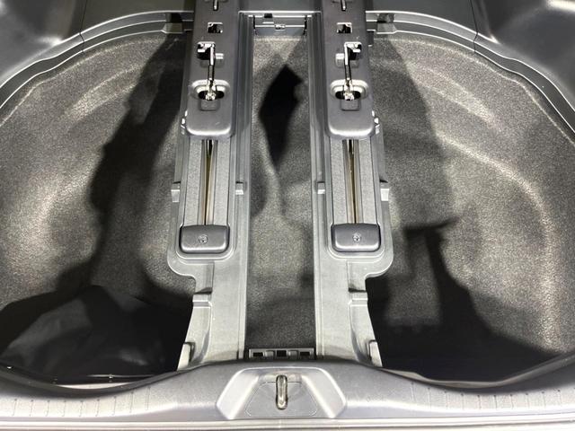 ヴェルファイアハイブリッド Ｖ　Ｌエディション　４ＷＤ　サンルーフ　モデリスタエアロ　純正ナビ　全方位カメラ　ＪＢＬサウンド　両側電動ドア　衝突軽減　レーダークルーズ　禁煙車　シートベンチレーション　ステアリングヒーター　電動リアゲート　ＥＴＣ（70枚目）