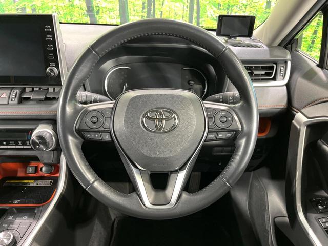 ＲＡＶ４ アドベンチャー　４ＷＤ　純正９型ＤＡ　全周囲カメラ　ＴＲＤガーニッシュ（ＬＥＤ付）　寒冷地仕様　衝突軽減　レーダークルーズ　置くだけ充電　禁煙車　合皮シート　パワーシート　ドラレコ　ルーフレール　純正１９インチＡＷ（12枚目）