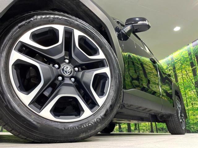 ＲＡＶ４ アドベンチャー　４ＷＤ　純正９型ＤＡ　全周囲カメラ　ＴＲＤガーニッシュ（ＬＥＤ付）　寒冷地仕様　衝突軽減　レーダークルーズ　置くだけ充電　禁煙車　合皮シート　パワーシート　ドラレコ　ルーフレール　純正１９インチＡＷ（14枚目）