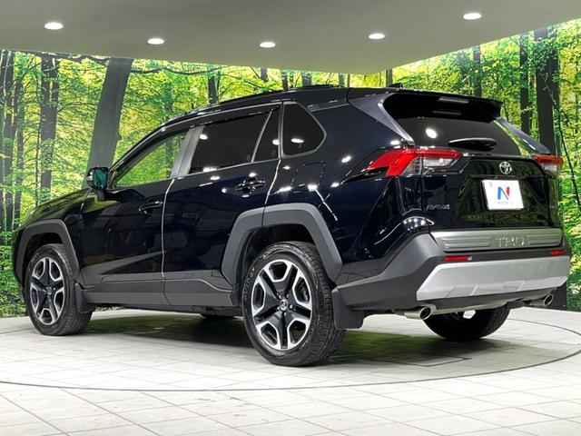 ＲＡＶ４ アドベンチャー　４ＷＤ　純正９型ＤＡ　全周囲カメラ　ＴＲＤガーニッシュ（ＬＥＤ付）　寒冷地仕様　衝突軽減　レーダークルーズ　置くだけ充電　禁煙車　合皮シート　パワーシート　ドラレコ　ルーフレール　純正１９インチＡＷ（18枚目）