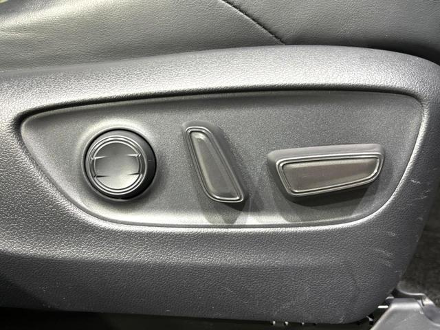 ＲＡＶ４ アドベンチャー　４ＷＤ　純正９型ＤＡ　全周囲カメラ　ＴＲＤガーニッシュ（ＬＥＤ付）　寒冷地仕様　衝突軽減　レーダークルーズ　置くだけ充電　禁煙車　合皮シート　パワーシート　ドラレコ　ルーフレール　純正１９インチＡＷ（41枚目）