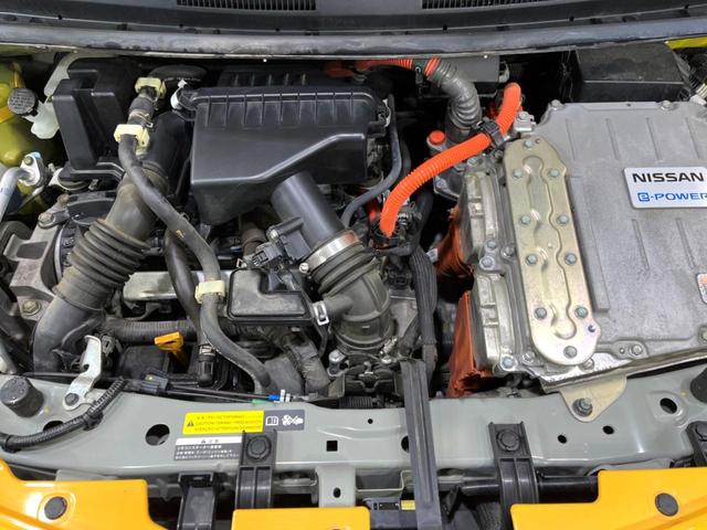 ノート ｅ－パワー　メダリスト　ＦＯＵＲ　４ＷＤ　純正ナビ　全方位カメラ　衝突軽減　レーダークルーズ　禁煙車　ハーフレザーシート　コーナーセンサー　寒冷地仕様　スマートキー　ＬＥＤヘッドライト・フォグ　オートライト　オートエアコン（19枚目）