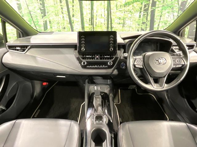 カローラツーリング ハイブリッド　ダブルバイビー　４ＷＤ　純正ディスプレイ　バックカメラ　寒冷地仕様　衝突軽減　１００Ｖ電源　レーダークルーズ　禁煙車　ハーフレザーシート　コーナーセンサー　ＥＴＣ　ＬＥＤヘッド・フォグライト　革巻きステアリング（3枚目）