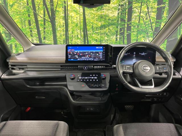 セレナ ハイウェイスターＶ　４ＷＤ　１２．３型ナビ　ハンズフリー両側電動ドア　全周囲カメラ　寒冷地仕様　衝突軽減　プロパイロット　レーダークルーズ　禁煙車　コーナーセンサー　スマートキー　ＬＥＤヘッド　ＥＴＣ　オートハイビーム（3枚目）