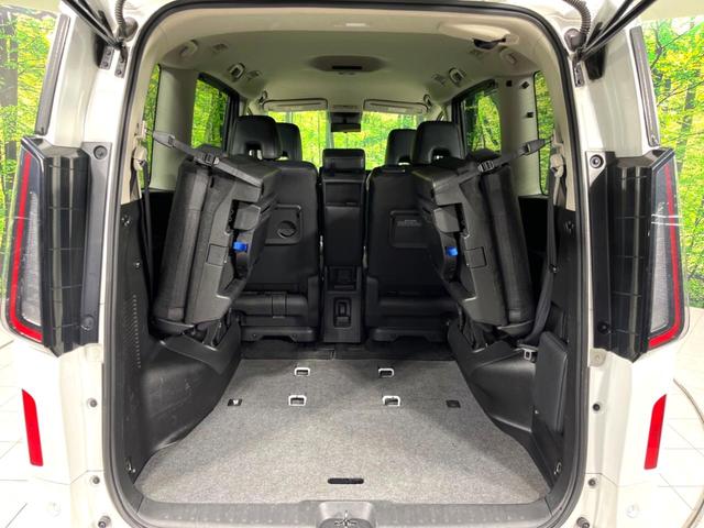 セレナ ハイウェイスターＶ　４ＷＤ　１２．３型ナビ　ハンズフリー両側電動ドア　全周囲カメラ　寒冷地仕様　衝突軽減　プロパイロット　レーダークルーズ　禁煙車　コーナーセンサー　スマートキー　ＬＥＤヘッド　ＥＴＣ　オートハイビーム（12枚目）