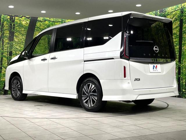 セレナ ハイウェイスターＶ　４ＷＤ　１２．３型ナビ　ハンズフリー両側電動ドア　全周囲カメラ　寒冷地仕様　衝突軽減　プロパイロット　レーダークルーズ　禁煙車　コーナーセンサー　スマートキー　ＬＥＤヘッド　ＥＴＣ　オートハイビーム（32枚目）