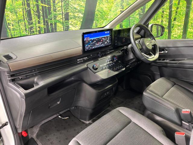 セレナ ハイウェイスターＶ　４ＷＤ　１２．３型ナビ　ハンズフリー両側電動ドア　全周囲カメラ　寒冷地仕様　衝突軽減　プロパイロット　レーダークルーズ　禁煙車　コーナーセンサー　スマートキー　ＬＥＤヘッド　ＥＴＣ　オートハイビーム（69枚目）