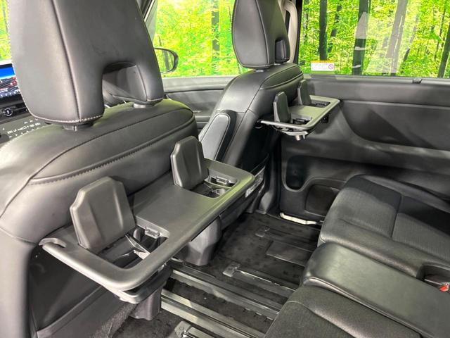セレナ ハイウェイスターＶ　４ＷＤ　１２．３型ナビ　ハンズフリー両側電動ドア　全周囲カメラ　寒冷地仕様　衝突軽減　プロパイロット　レーダークルーズ　禁煙車　コーナーセンサー　スマートキー　ＬＥＤヘッド　ＥＴＣ　オートハイビーム（73枚目）