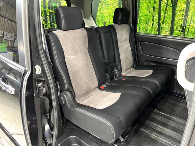 セレナ ライダー　ブラックライン　４ＷＤ　純正ナビ　後席モニター　バックカメラ　両側電動ドア　禁煙車　ＨＩＤヘッド　ＥＴＣ　クルコン　寒冷地仕様　スマートキー　オートライト　オートエアコン　リアエアコン　Ｂｌｕｅｔｏｏｔｈ（9枚目）