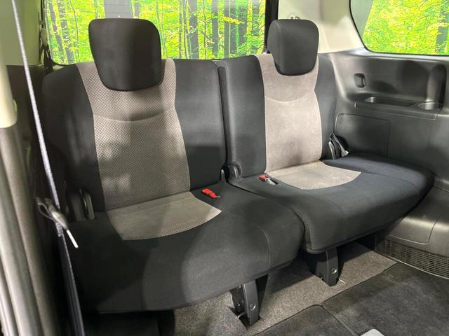 セレナ ライダー　ブラックライン　４ＷＤ　純正ナビ　後席モニター　バックカメラ　両側電動ドア　禁煙車　ＨＩＤヘッド　ＥＴＣ　クルコン　寒冷地仕様　スマートキー　オートライト　オートエアコン　リアエアコン　Ｂｌｕｅｔｏｏｔｈ（10枚目）
