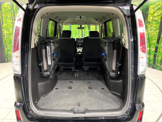 セレナ ライダー　ブラックライン　４ＷＤ　純正ナビ　後席モニター　バックカメラ　両側電動ドア　禁煙車　ＨＩＤヘッド　ＥＴＣ　クルコン　寒冷地仕様　スマートキー　オートライト　オートエアコン　リアエアコン　Ｂｌｕｅｔｏｏｔｈ（11枚目）