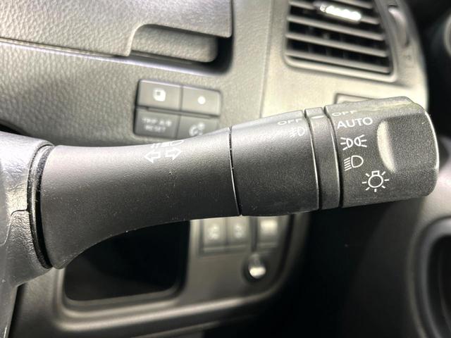 セレナ ライダー　ブラックライン　４ＷＤ　純正ナビ　後席モニター　バックカメラ　両側電動ドア　禁煙車　ＨＩＤヘッド　ＥＴＣ　クルコン　寒冷地仕様　スマートキー　オートライト　オートエアコン　リアエアコン　Ｂｌｕｅｔｏｏｔｈ（52枚目）