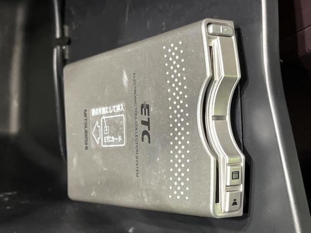 N-WGNカスタム G 4WD 禁煙車 スマートキー HIDヘッド フォグ ETC ステアリングスイッチ オートライト オートエアコン 横滑り防止装置 純正14インチAW USB 革巻きステアリング 盗難防止システム(5枚目)