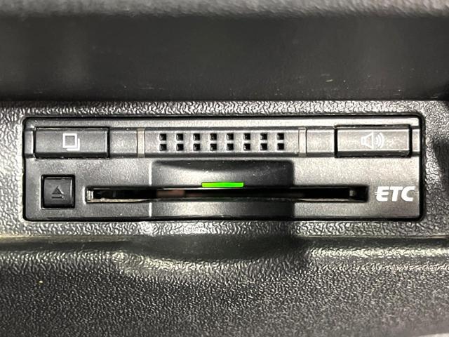 ハイエースバン スーパーGL ダークプライム 4WD ターボ SDナビ ベットキッド バックカメラ ハーフレザーシート スマートキー LEDヘッド ビルトインETC オートライト オートエアコン リアエアコン Bluetooth(6枚目)