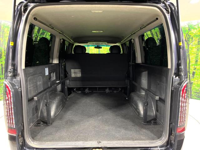 ハイエースバン スーパーGL ダークプライム 4WD ターボ SDナビ ベットキッド バックカメラ ハーフレザーシート スマートキー LEDヘッド ビルトインETC オートライト オートエアコン リアエアコン Bluetooth(11枚目)