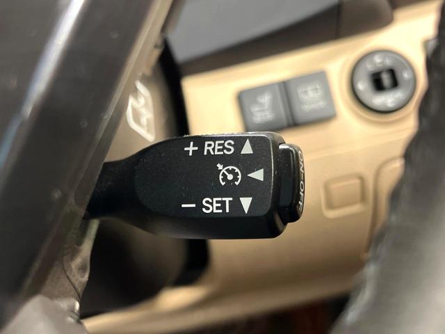 クラウン ロイヤルサルーンi-Four 4WD 純正ナビ バックカメラ 禁煙車 本革シート 全席パワーシート 前席シートエアコン スマートキー HID ETC クルコン オートライト デュアルエアコン 純正17インチアルミ(8枚目)