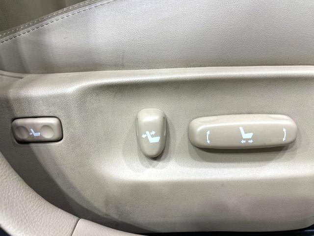 クラウン ロイヤルサルーンi-Four 4WD 純正ナビ バックカメラ 禁煙車 本革シート 全席パワーシート 前席シートエアコン スマートキー HID ETC クルコン オートライト デュアルエアコン 純正17インチアルミ(34枚目)