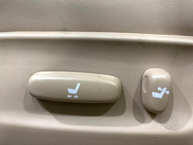 クラウン ロイヤルサルーンi-Four 4WD 純正ナビ バックカメラ 禁煙車 本革シート 全席パワーシート 前席シートエアコン スマートキー HID ETC クルコン オートライト デュアルエアコン 純正17インチアルミ(35枚目)