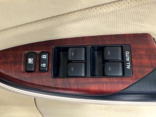 クラウン ロイヤルサルーンi-Four 4WD 純正ナビ バックカメラ 禁煙車 本革シート 全席パワーシート 前席シートエアコン スマートキー HID ETC クルコン オートライト デュアルエアコン 純正17インチアルミ(53枚目)