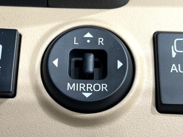 クラウン ロイヤルサルーンi-Four 4WD 純正ナビ バックカメラ 禁煙車 本革シート 全席パワーシート 前席シートエアコン スマートキー HID ETC クルコン オートライト デュアルエアコン 純正17インチアルミ(61枚目)