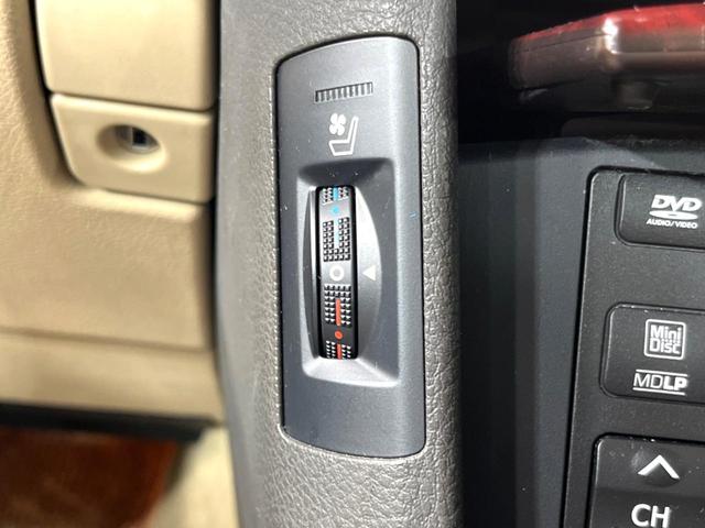 クラウン ロイヤルサルーンi-Four 4WD 純正ナビ バックカメラ 禁煙車 本革シート 全席パワーシート 前席シートエアコン スマートキー HID ETC クルコン オートライト デュアルエアコン 純正17インチアルミ(66枚目)