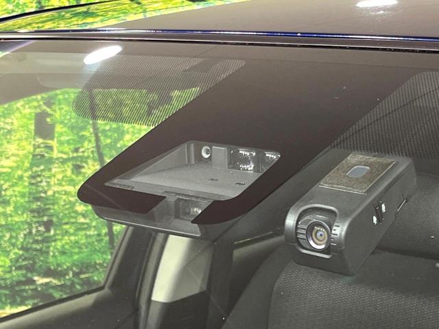 【トヨタセーフティセンス】走行中に前方の車両等を認識し、衝突しそうな時は警報とブレーキで衝突回避と被害軽減をアシスト。より安全にドライブをお楽しみいただけます。