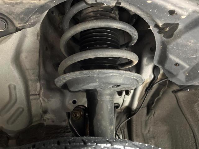 お車を安心してお乗りいただく為には、足回りの定期点検が欠かせません。サービスサポート（有償保証）では無料点検もご提供しており、安心のカーライフをお過ごしいただけるサポート体制が整っています。