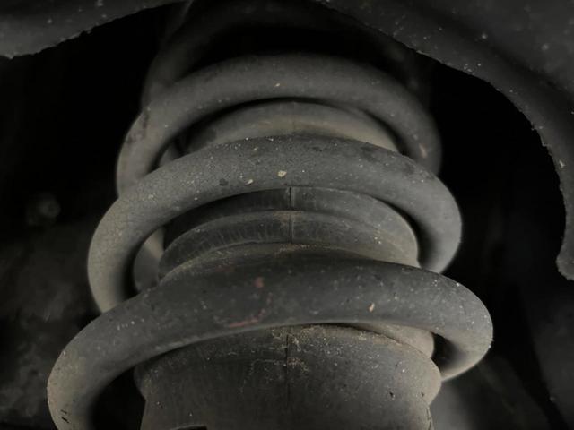 お車を安心してお乗りいただく為には、足回りの定期点検が欠かせません。サービスサポート（有償保証）では無料点検もご提供しており、安心のカーライフをお過ごしいただけるサポート体制が整っています。