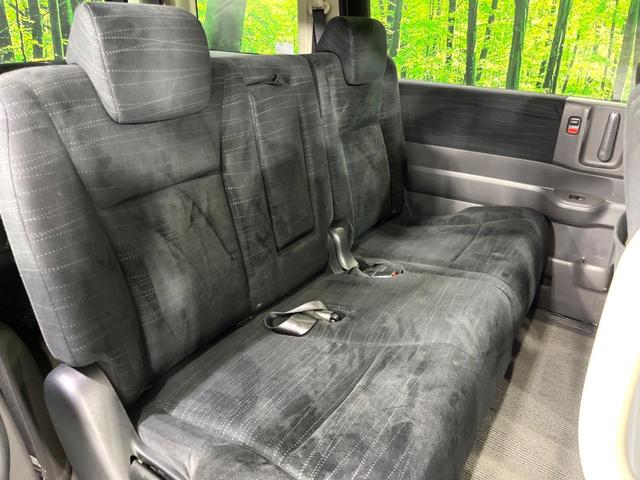 後部座席も気になるようなキズ・汚れやへたり等、大きなダメージはなく、良好な状態です。