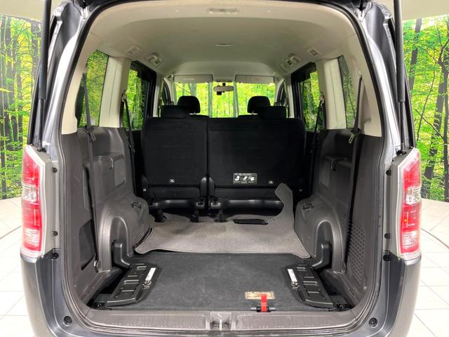 ラゲッジルームは、大容量のスペースを確保。普段のお買い物からレジャーまで、幅広く活躍してくれます！また、リアシートを倒すことでバリエーション豊かにお使いいただけます。