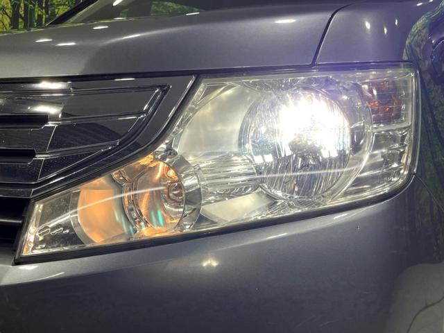 【ＨＩＤヘッドライト】非常に明るく前方を照らしてくれるので、悪天候や夜間の走行時も視界良好で安心してお乗りいただけます。